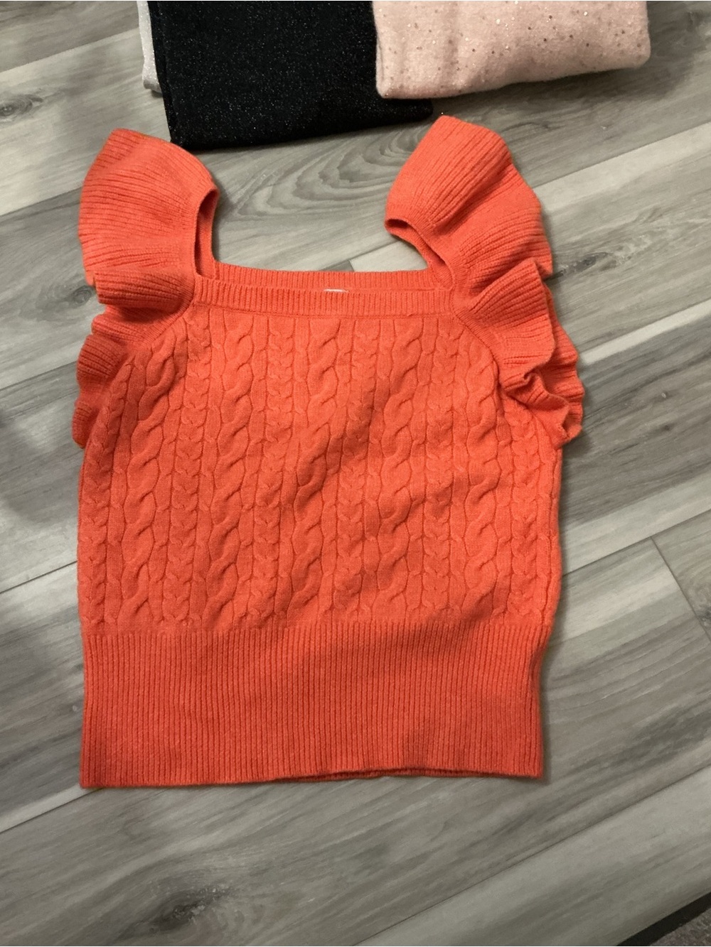 Five size medium sweaters - Picture 2 of 6
